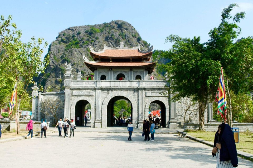 Hanoi: Ninh Binh Day Trip Visit Hoa Lu, Tam Coc & Mua Cave - Lunch and included extras: where the $52 actually gets you