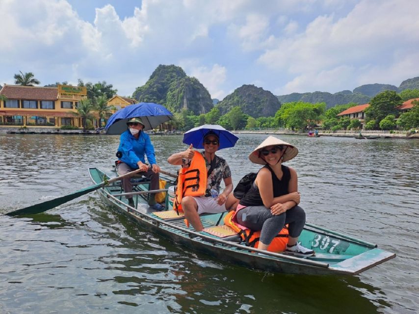 Hanoi: Ninh Binh, Hoa Lu, Tam Coc and Mua Cave Day Trip - Lunch at a Bungalow-Style Stop: Goat Meat, Vegan-Friendly Buffets