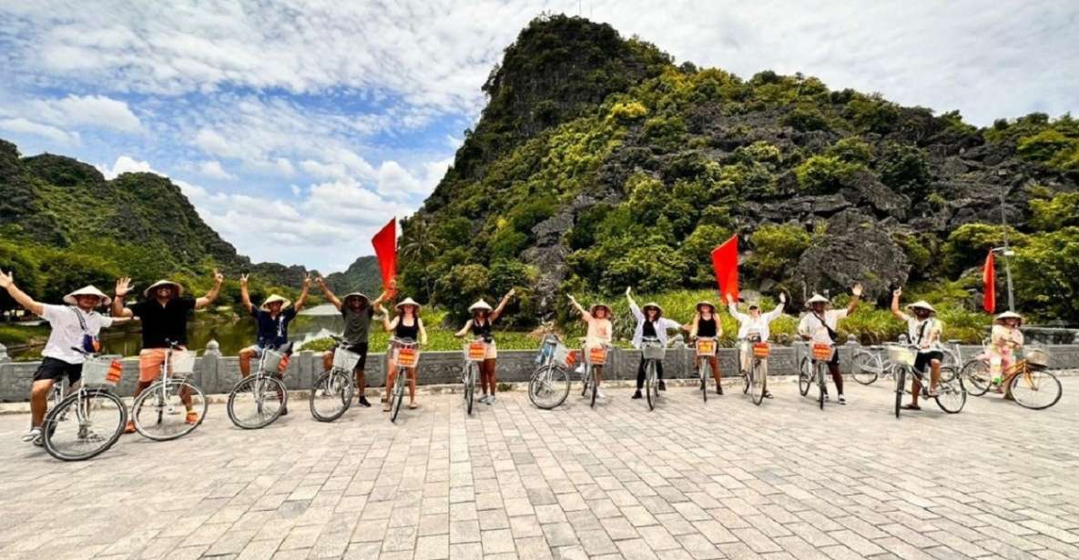 Hanoi: Ninh Binh, Hoa Lu, Tam Coc and Mua Cave Day Trip - Getting From Hoàn Kiếm to Ninh Bình: Limousine Bus and Early Start