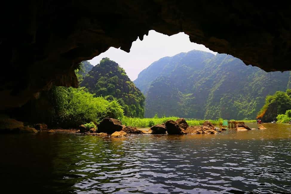 Hanoi: Ninh Binh small group day tour by luxury dcar 9-seats - Buffet lunch in Ninh Binh: local specialties, timed right?