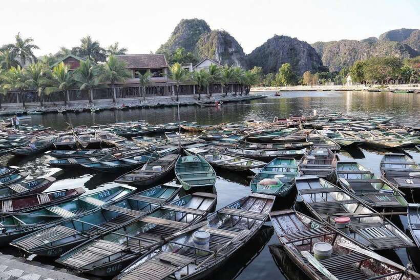 Hanoi: Ninh Binh, Tam Coc, Mua Cave & Hoa Lu with cycling - Mua Cave at sunset: 500 steps, the dragon statue, and the reality of crowds