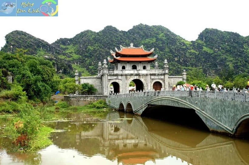 Hanoi: Ninh Binh Tour Hoa Lu, Trang An & Mua Cave & Van Long - From Hanoi to Hoa Lu: what the 2-hour drive sets up