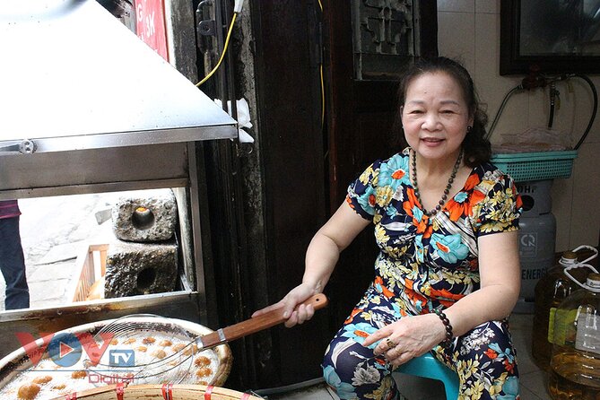 Hanoi Old Quarter Street Food tour with 12 plus tastings - Train Street Option: Up Close with the Sound of a Moving City