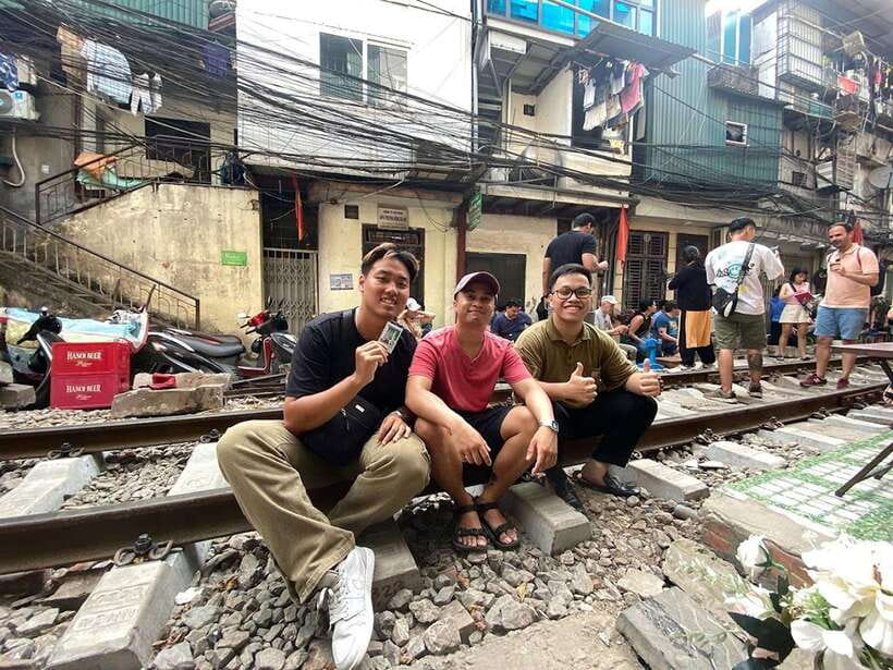Hanoi: Old Quarter Street Food Tour with 12+ Tastings - Train Street option: the 30-minute front-row moment