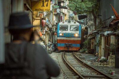 Hanoi On the Tracks Photo Tour - The stretch of track to Long Bien: trains, houses, and storytelling
