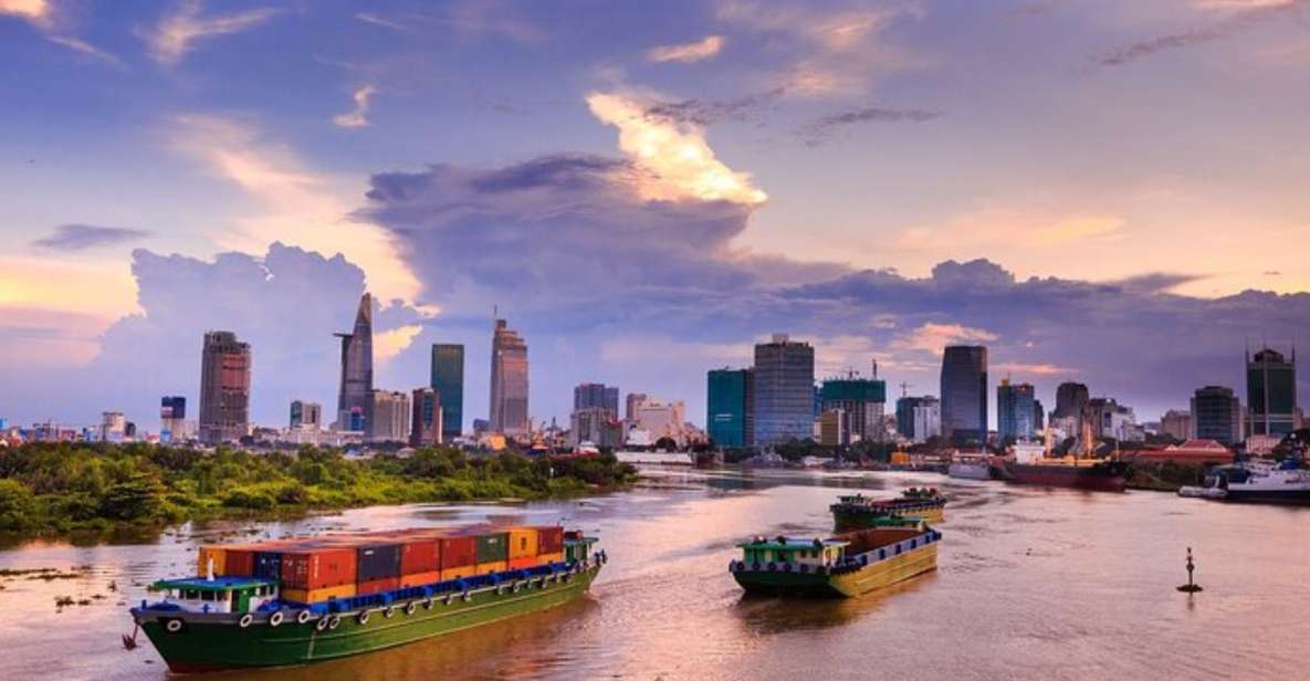 Hanoi: Private custom tour with a local guide - Hoan Kiem Lake and Den Ngoc Son Temple: a calm start point
