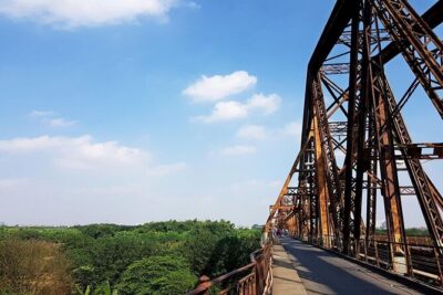 Hanoi Private Day Tour: Hidden Gems, Hoa Lo Prison, Train Street - Ho Chi Minh Complex: Mausoleum, Presidential Palace, and Dress Rules