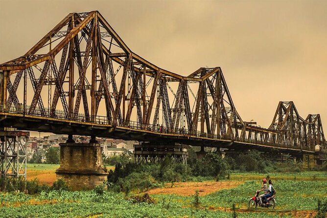 Hanoi Private Day Tour: Hidden Gems, Hoa Lo Prison, Train Street - Hoa Lo Prison: A Short, Heavy Stop You Should Approach Calmly