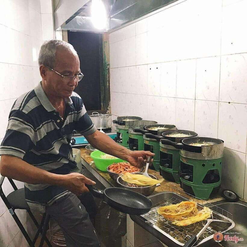 Hanoi: Private Motorbike Tour with Highlight Local Food - Eating Like Hanoi: Banh Xeo/Banh Cuon and Pho Roll That Actually Hit