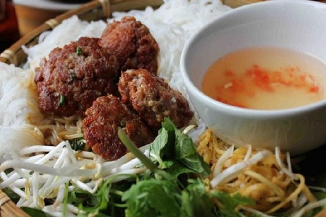 Hanoi Private Walking Tour: Street Food (HOT HOUR PROMOTING) - Two hours in the Old Quarter: where the walking matters