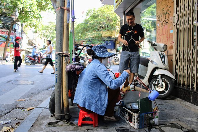 Hanoi Secret Coffee tour - The modern pour-over stop: single-origin coffee in a city famous for tradition