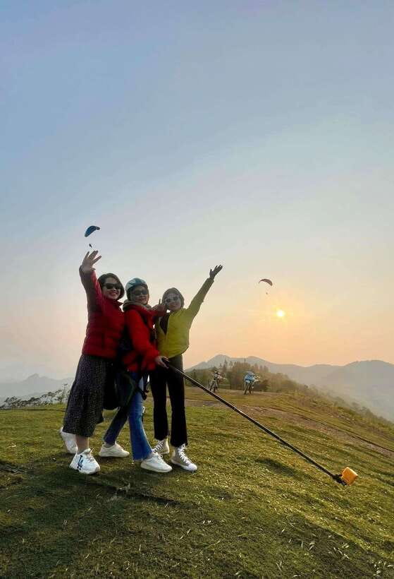 Hanoi Sky Tour: Paragliding - Capture your flight with the GoPro and selfie stick