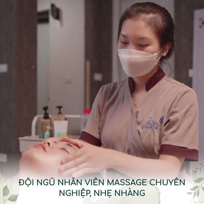 Hanoi Spa Old Quarter : Herbal Shampoo &Head Massage 90' - What you’re really booking: a Dao Duoc head-care routine