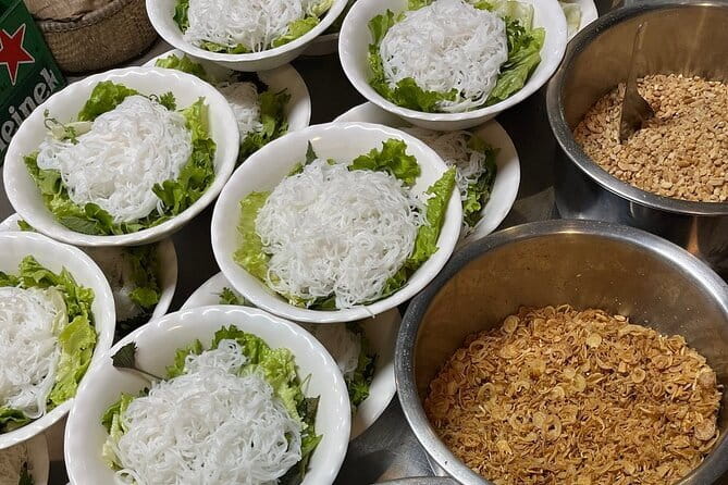 Hanoi Street Food Customized Walking Tour - The small-group setup: what six guests changes