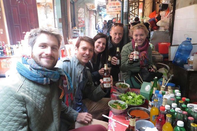 Hanoi Street Food: Small Group Walking Tour with Real Foodie - Bánh Mì and Shrimp Cake: The Crunch and the Sea