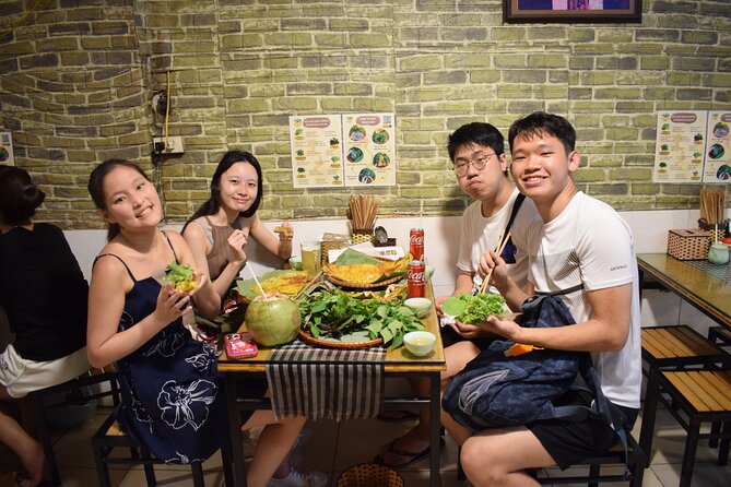 Hanoi Street Food Tour and Hang Out - Stop 1 in the Old Quarter: your first real Hanoi bite