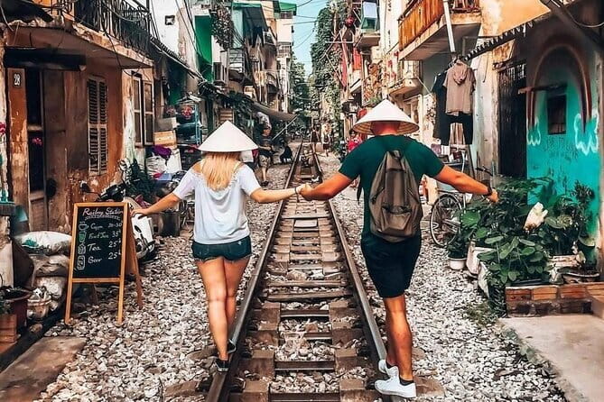 Hanoi street food walking and train street visit - Your guide matters: Ceri, Helen, Minh, and Lucy in the mix