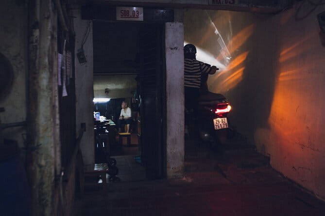 Hanoi Street Photography in a Vintage Community - Meeting, transport, and getting your camera-ready in 4 hours