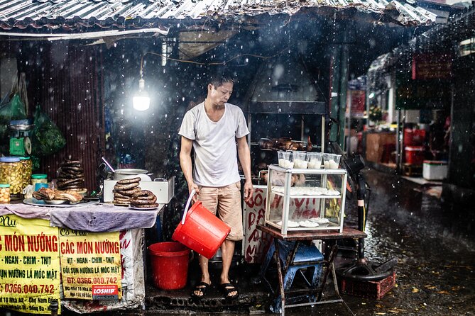 Hanoi Street Photography with a Pro – Phone & Camera - Market Walk: Learning to Notice People, Color, and Story