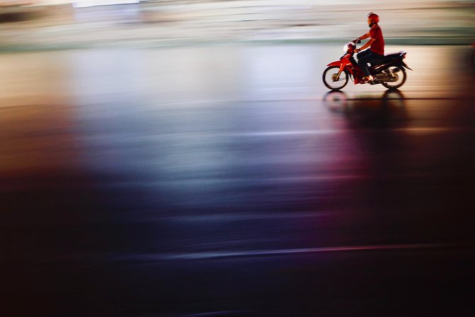Hanoi Street Photography with a Pro – Phone & Camera - Phone and Camera Tips: Same Goal, Different Tools