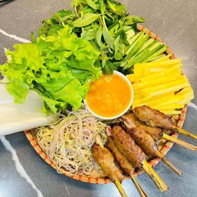 Hanoi Stroll & "Rolling" Street Food Walking Tour - Bò Lá Lốt Cuốn: Piper Lolo Leaves, Beef, and the Wrap-Your-Own Moment