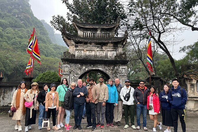 Hanoi to Ninh Binh Day Trip: Mua Cave, Trang An Boat Ride - Lunch - Tràng An boat ride: slow travel through caves and rivers
