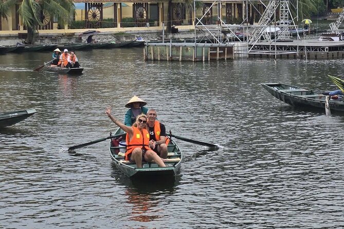 Hanoi to Ninh Binh Day Trip: Mua Cave, Trang An Boat Ride - Lunch - Lunch that helps you keep energy up