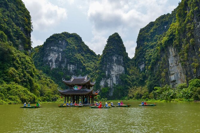 Hanoi to Ninh Binh: Hoa Lu, Trang An Boat & Mua Cave Day Tour - Trang An Landscape Complex: the boat ride through cave-and-temple sights