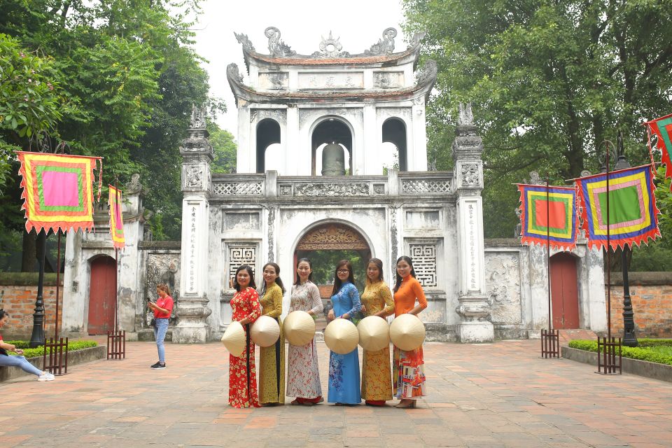 Hanoi: Traditional Ao Dai Dress and Non La Hat Rental - The cultural photo loop: Hoan Kiem Lake to Long Bien Bridge