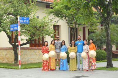 Hanoi: Traditional Ao Dai Dress and Non La Hat Rental - Choosing your Ao Dai: the look you want vs. the sizes you get