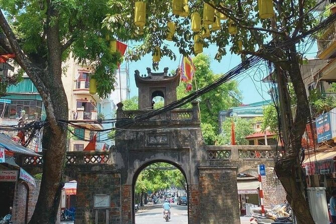 Hanoi Train Street Food Walking Tour - Phung Hung Mural Street: Color, Calm, and Photo-Friendly Stops