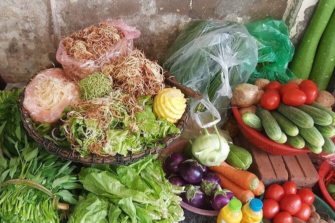 Hanoi Vegan Food Tour - The First Big Stop: Old Quarter Street Vendors and Vegan Customization