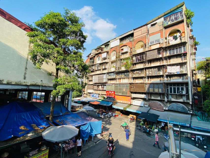 Hanoi: Vegan Street Food & Stories - Beer on a side street, then dessert to finish: Hoa Quả Dầm Hoa Béo