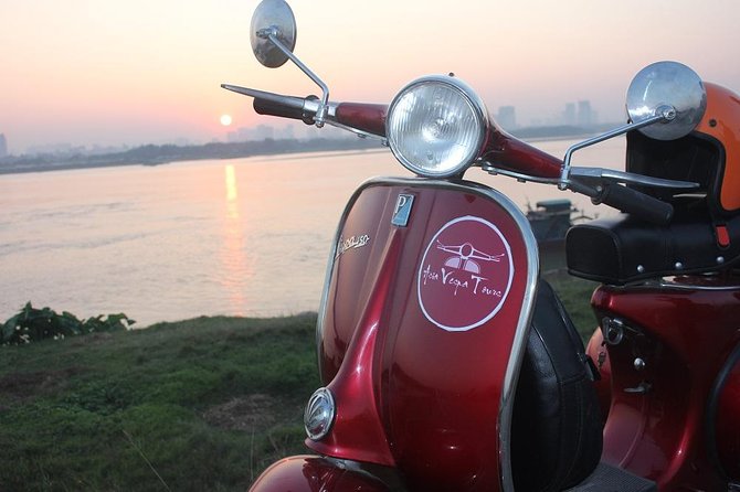 Hanoi Vespa Tours: Hanoi Vintage Vespa Tours Countryside - Lại Đà: temple pagoda, a 200-year-old house, and bonsai with a personal story
