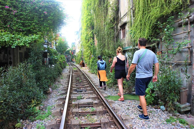 Hanoi Vespa Tours Led By Women: Hanoi Vespa Tour City Half Day - Duờng Tàu and local food: eating with the route handled for you