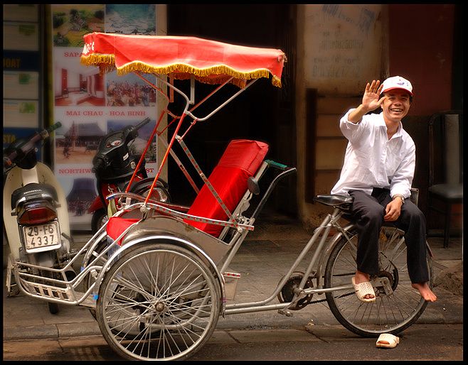 Hanoi Walking Street Food Tour & Cyclo Ride - Why walking the Hoàn Kiếm streets is the whole point