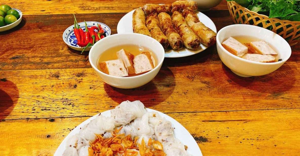 Hanoi: Walking Street Food Tour & Train Street w/Local Guide - What you actually eat: Hanoi staples, plus a few surprises
