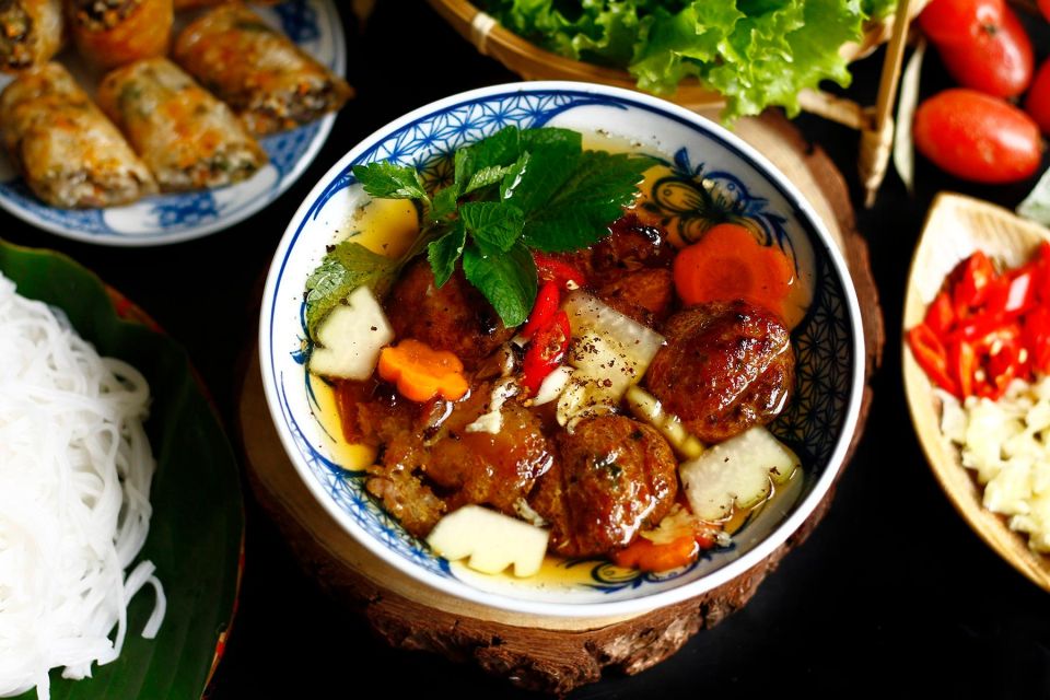 Hanoi: Walking Street Food Tour & Train Street w/Local Guide - Vegetarian and vegan options, and how allergies fit in