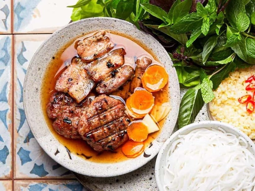 Hanoi: Walking Street Food & Train Street Culture Tour - Meeting your guide in the Old Quarter (and getting the food context fast)
