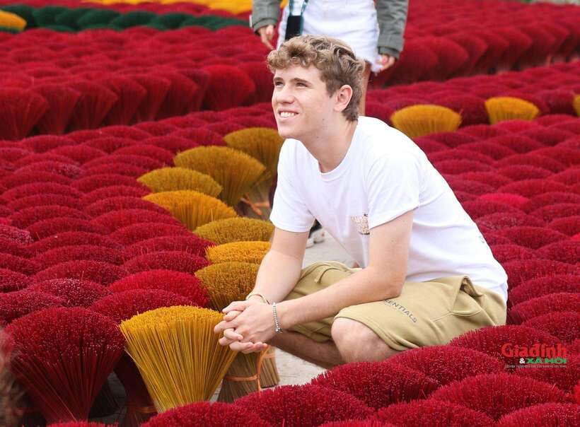 Hanoi's artisan trail:Incense Village,Hat,Lacquer & Train St - Half-day version (2 villages, no lunch): best if you’re short on time