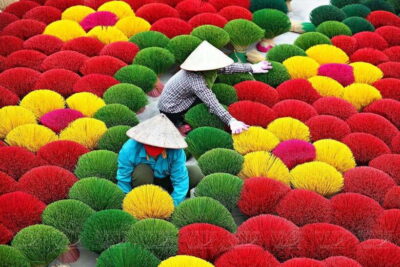 Hanoi's artisan trail:Incense Village,Hat,Lacquer & Train St - Full-day route (5–8 hours): lacquer, lunch, hats, incense
