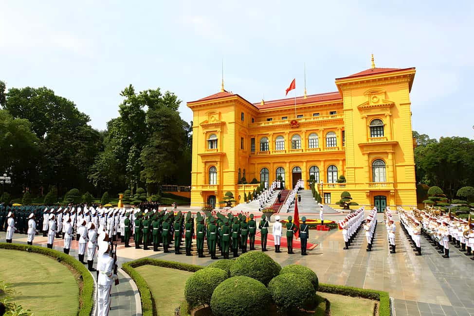 Hanoi’s French Quarter Tour and Train Street - Private vs small group: what changes in the route