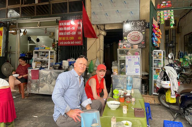 Hanoi's Old Quarter Street Food Experience and Train Street - The real meal: up to 10 specialties, dessert, and egg coffee
