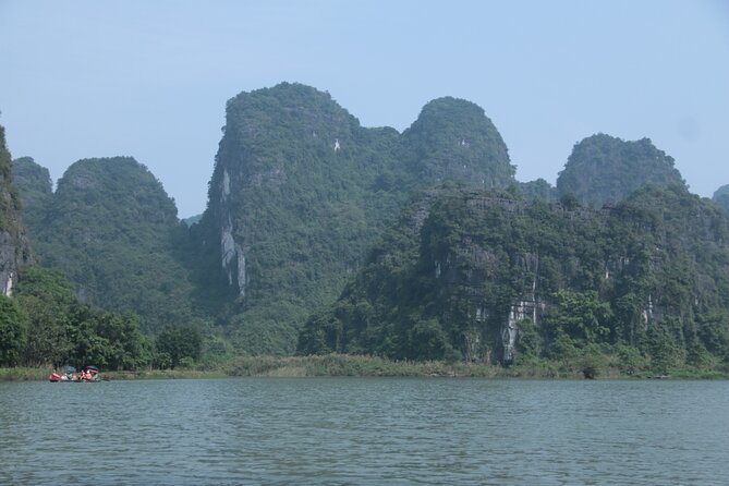 Hidden Ninh Binh Luxury Full Day Group Tour (Tam Coc - Hoa Lu) - Hoa Lu temples of the Dinh and Le Dynasties: a focused historical stop