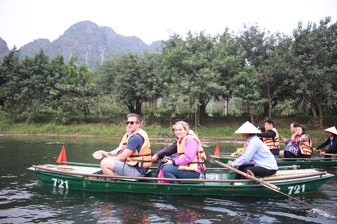 Hidden Ninh Binh Luxury Full Day Group Tour (Tam Coc - Hoa Lu) - Lunch and tea break: why included meals matter on day tours