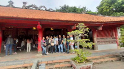 Highlight Hanoi city tour with train street. - Ho Chi Minh Mausoleum and One Pillar Pagoda: Morning Power Hits