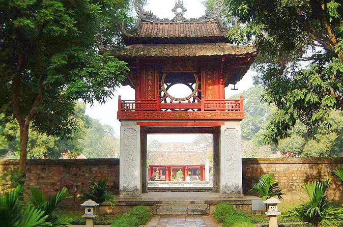 Highlight of Hanoi 5 Days Package - Day 3: Taichi and Sung Sot Cave, Then Hanoi’s Evening Food Tour