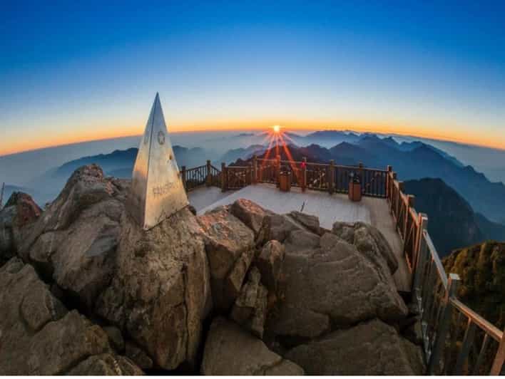 HIKE FANXIPAN MOUNTAIN TOUR 1DAY - First light in Sapa: the 5:30 pickup and Tram Ton Pass start