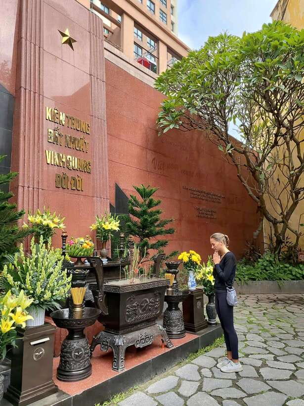 Hoa Lo Prison and Little Paris in Hanoi - Stop-by-stop: Opera House and St. Joseph’s Cathedral moments