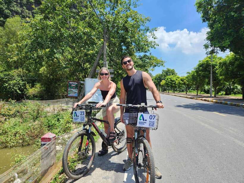 Hoa Lư and Tam Cốc with Bike Ride and Family Visit - Lunch at Midday: Local Set Menu and the Yin-Yang Theme